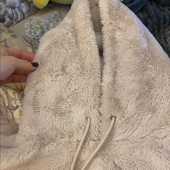 Truth by Republic Faux Sherpa Large EUC Amazing Cozy Cream Fuzzy Hoodie - Picture 15 of 16